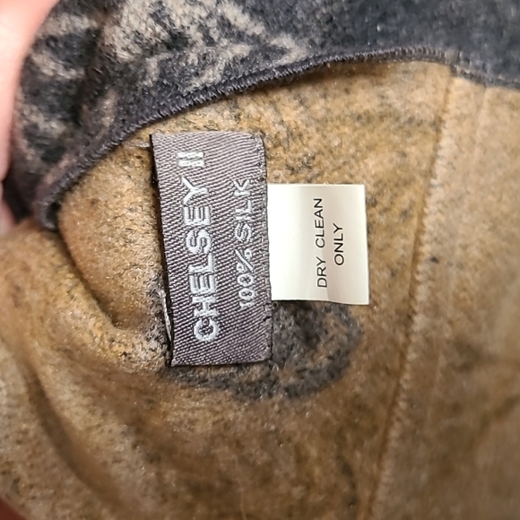 Chelsey II 100% silk infinity scarf.  So very soft! - Picture 4 of 4